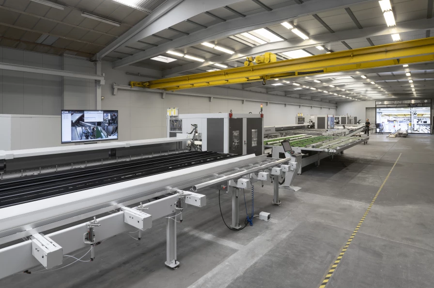 Custom Machine Centres Custom machining centre for unmanned production - Soenen®